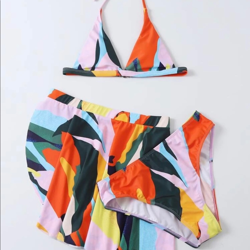 NEW 3 piece bathing suit - size medium never worn